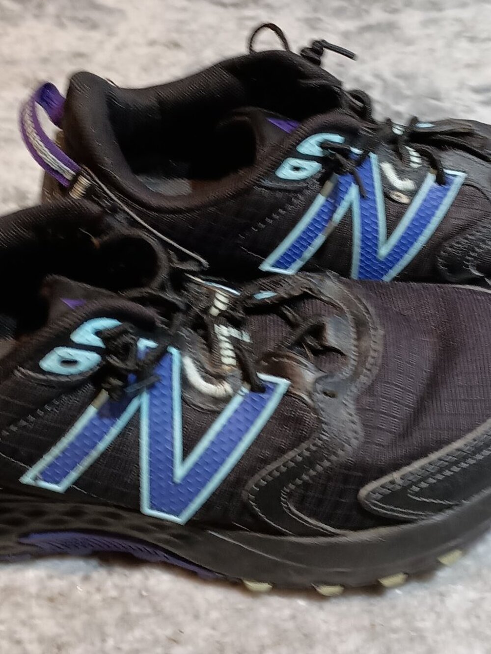 New Balance 410 Trail 8.5D athlrtic shoes